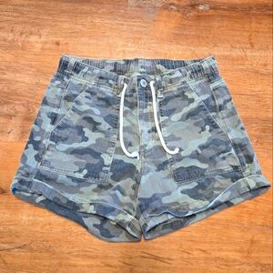 American Eagle Outfitters Camouflage Cargo Shorts Size 4